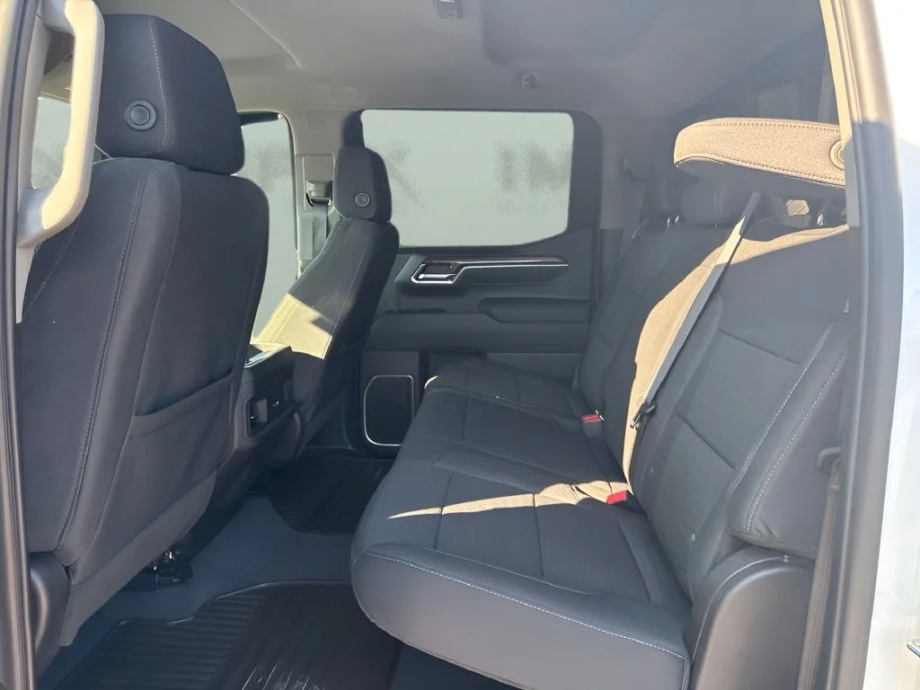 Used 2024 Summit White Chevrolet LT image 33