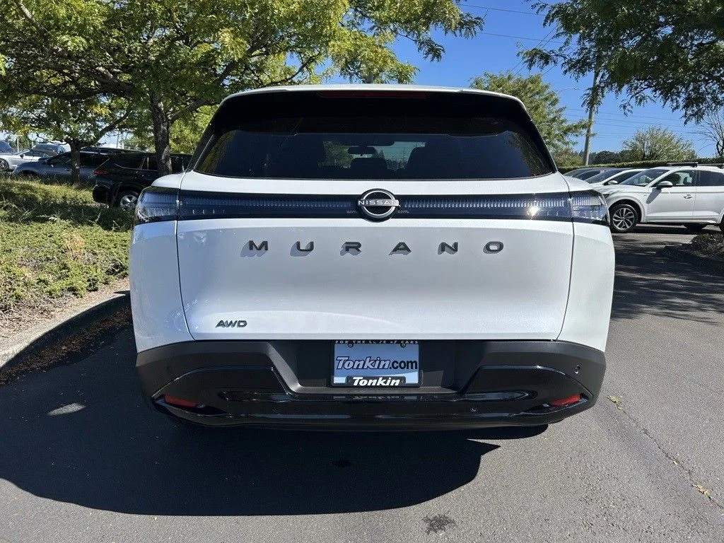 Used 2025 Everest White Pearl Tricoat Nissan SV image 6