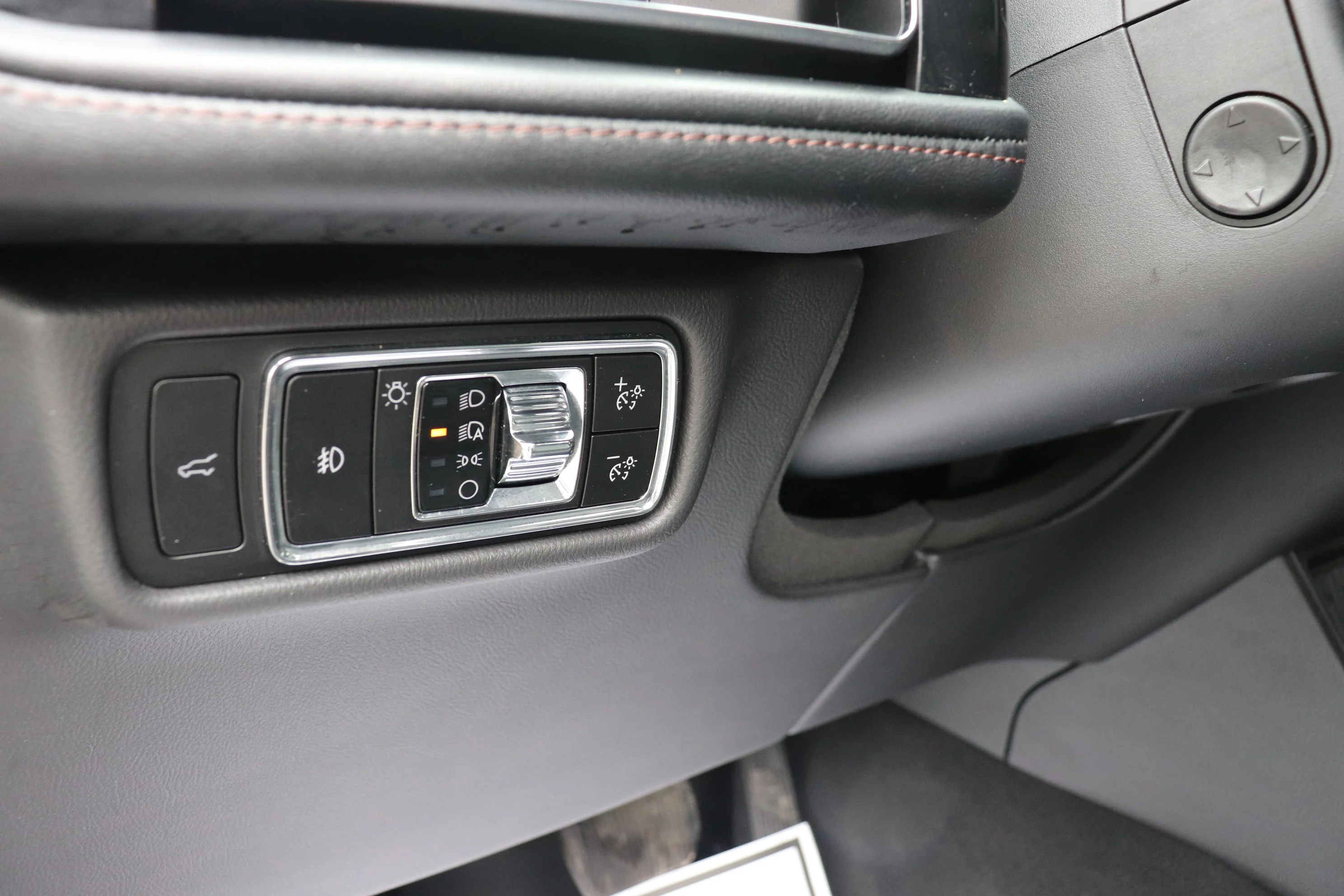 Used 2023 Black Lincoln Reserve image 12