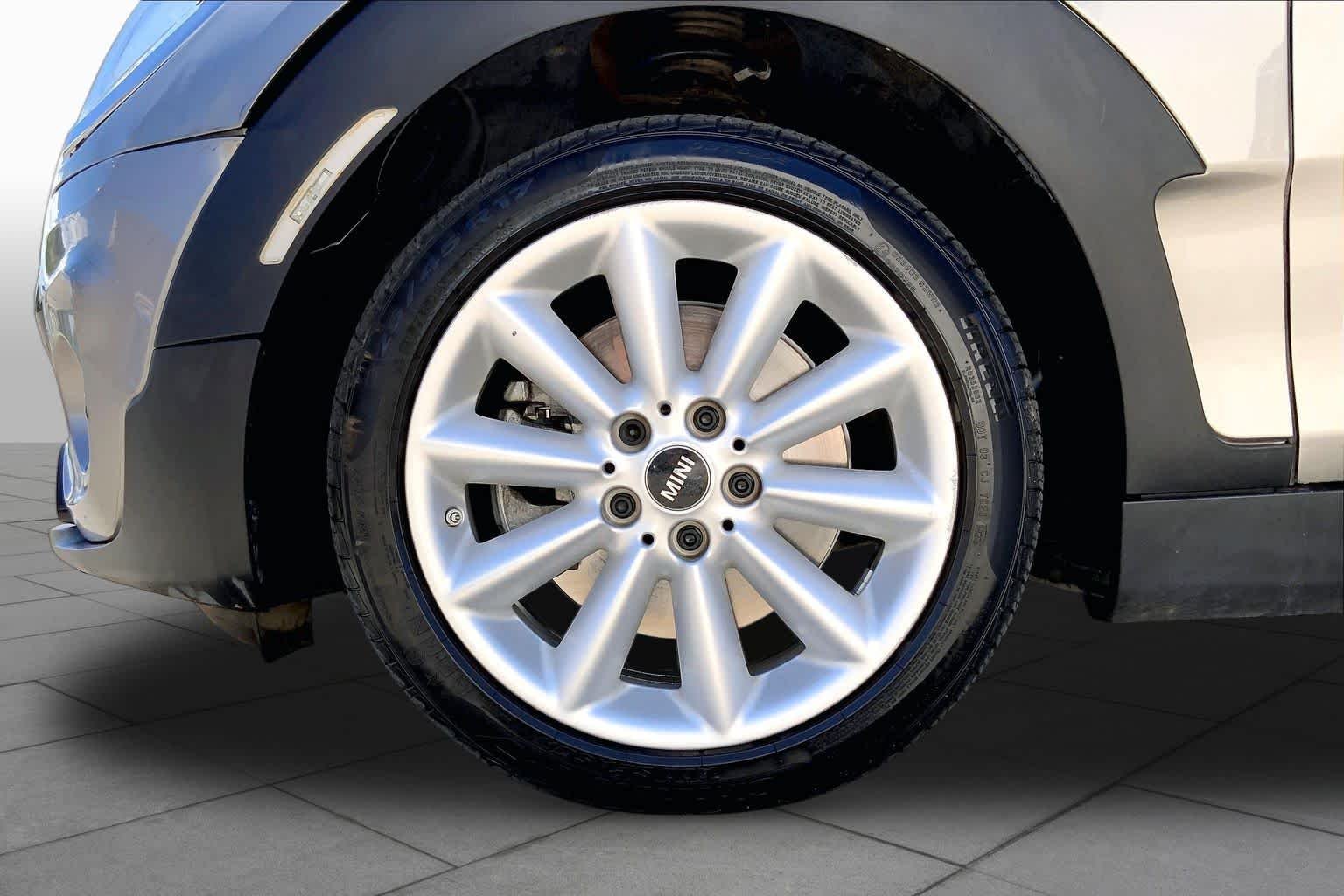 Used 2019 Melting Silver Metallic MINI Cooper S image 10
