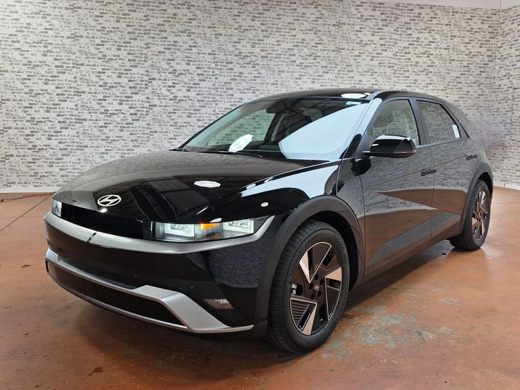 New 2026 Abyss Black Hyundai SEL image 3