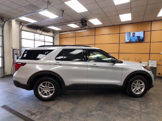 New 2026 Space White Metallic Ford Active image 8