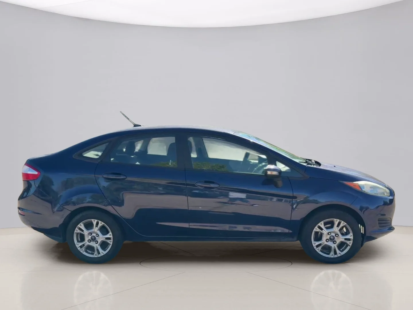 Used 2016 Blue Ford SE image 6