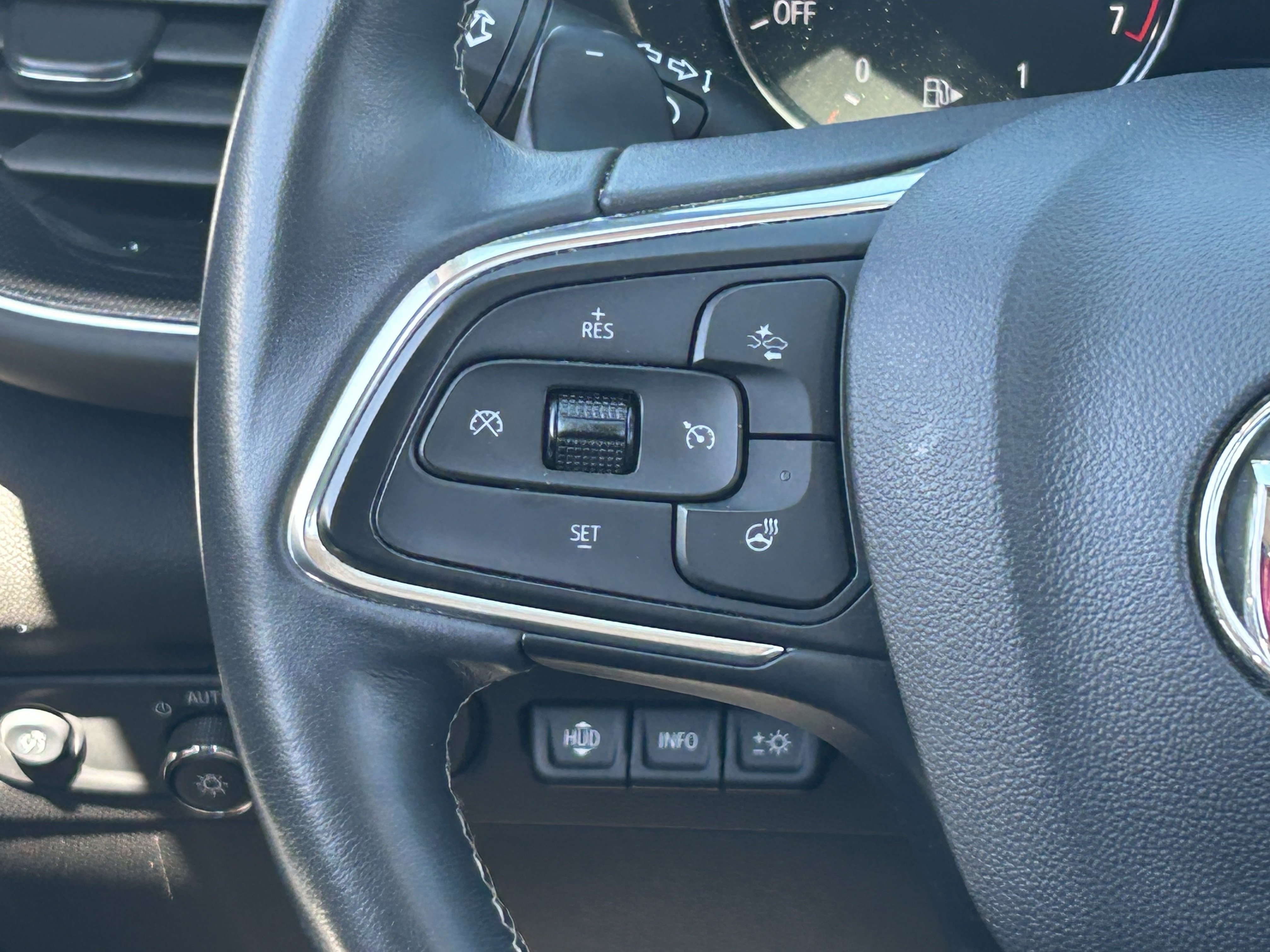 2022 Buick Envision Essence - Photo 25