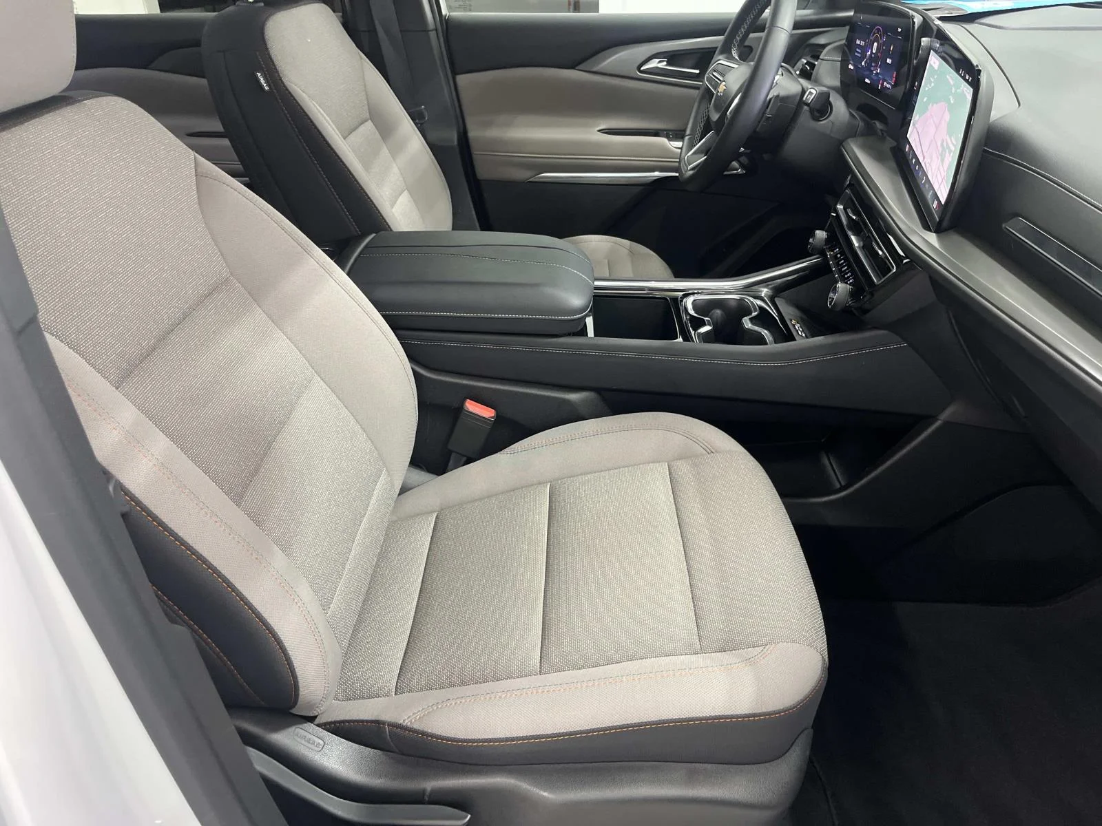 Used 2026 Summit White Chevrolet LT image 29