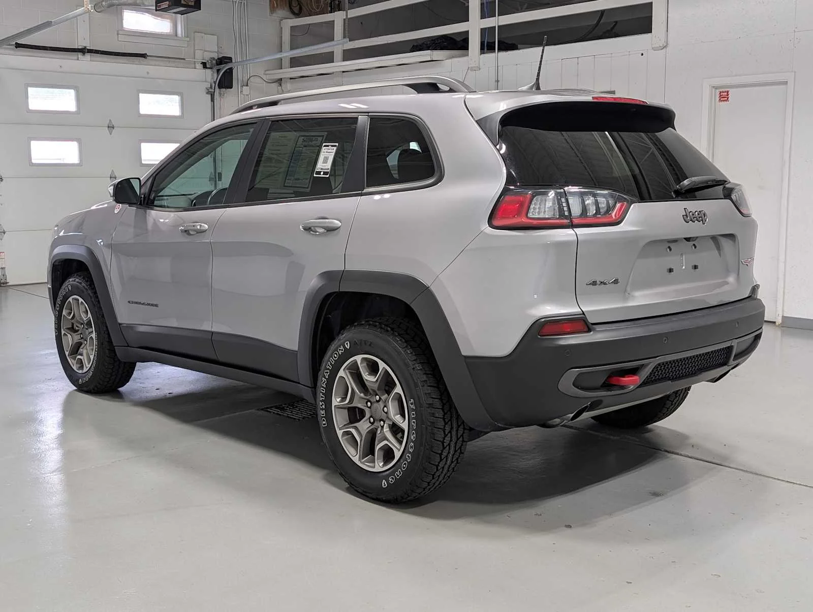 Used 2021 Billet Silver Metallic Clearcoat Jeep Trailhawk image 10