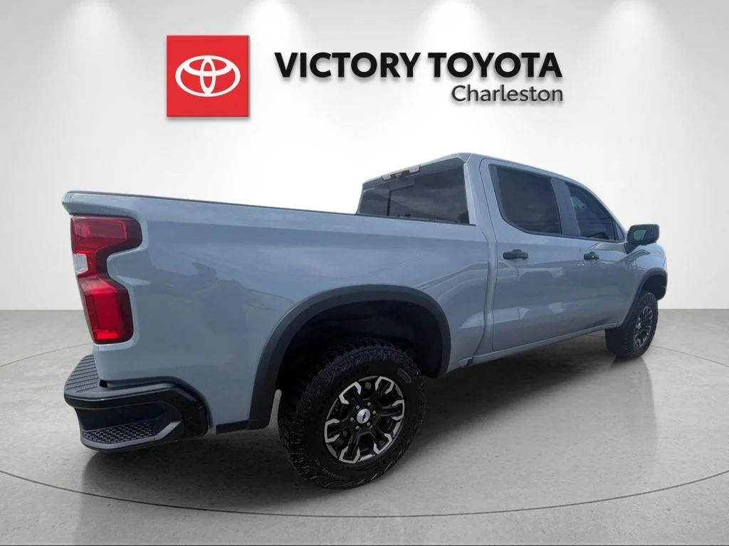 Used 2024 Gray Chevrolet ZR2 image 7