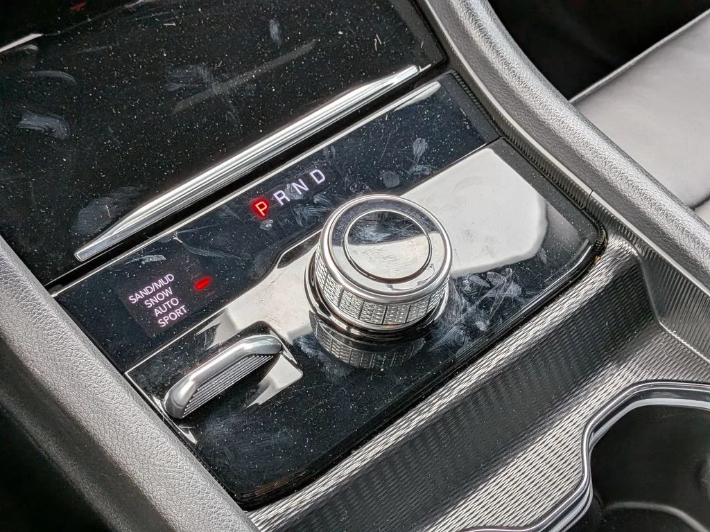 Used 2025 Silver Jeep Limited image 18