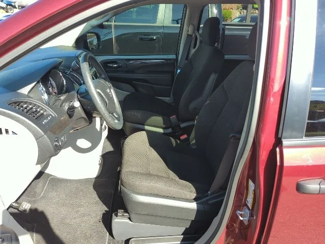 Used 2020 Red Dodge SE image 5