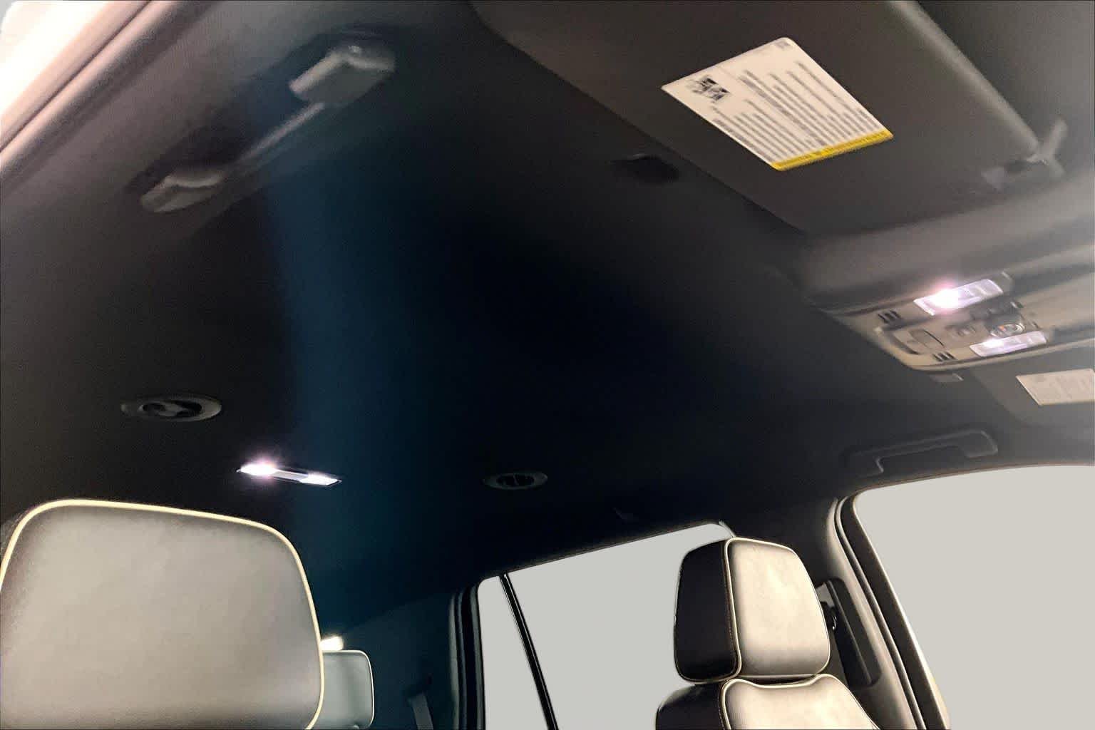Used 2022 White Frost Tricoat GMC SLT image 14