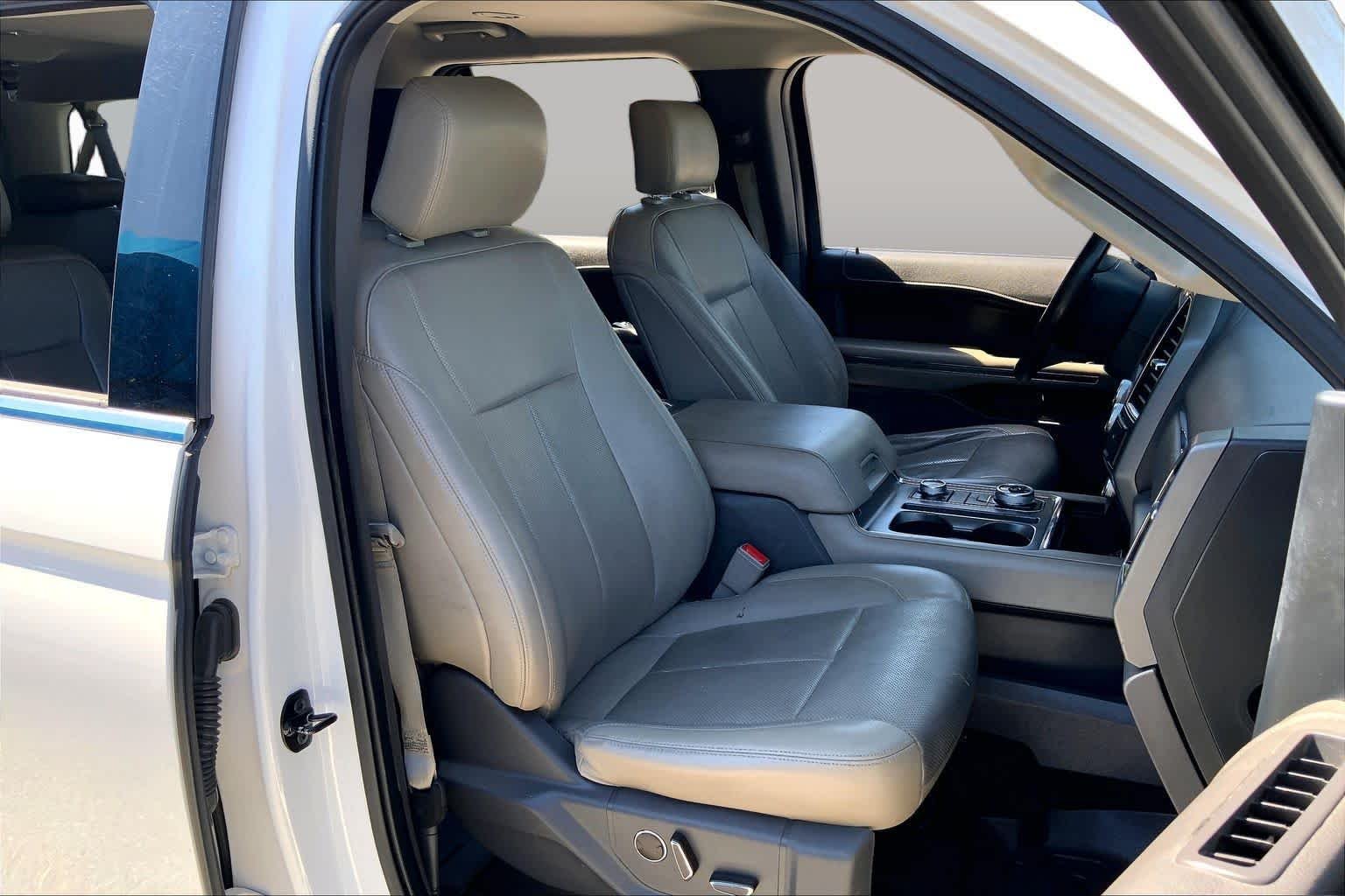 Used 2018 White Platinum Metallic Tri-Coat Ford XLT image 9