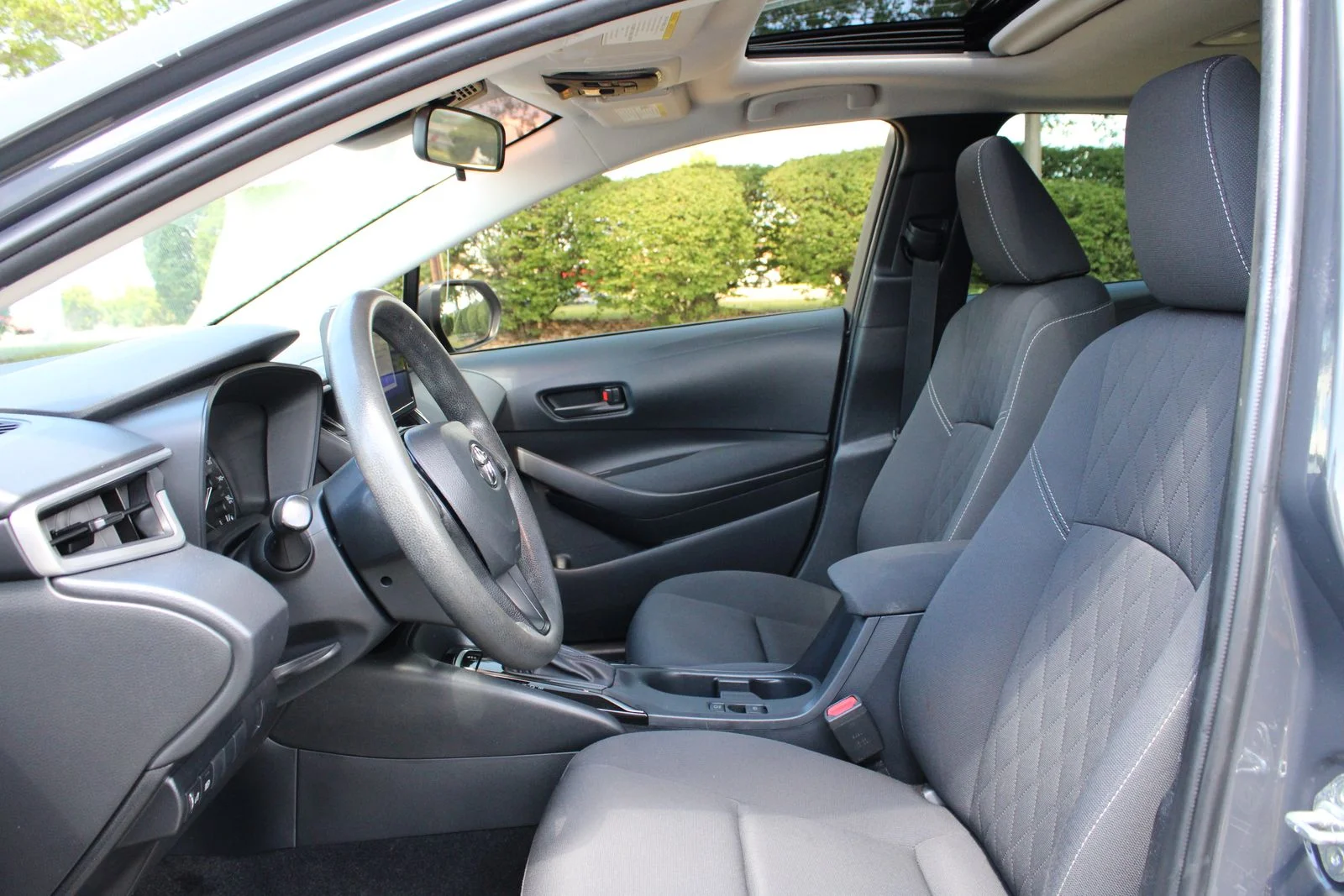 Used 2023  Toyota LE image 9