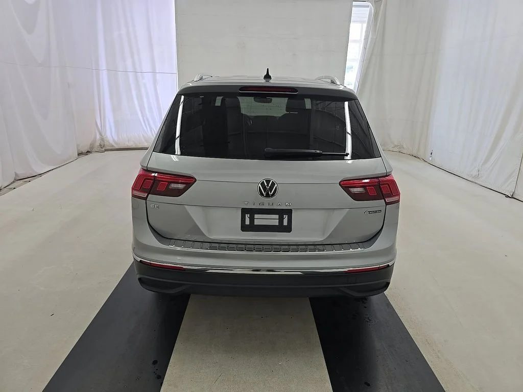 Used 2022 Silver Volkswagen 2.0T SE image 4