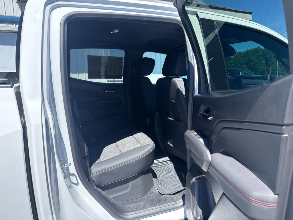 Used 2023 Summit White Chevrolet Z71 image 20