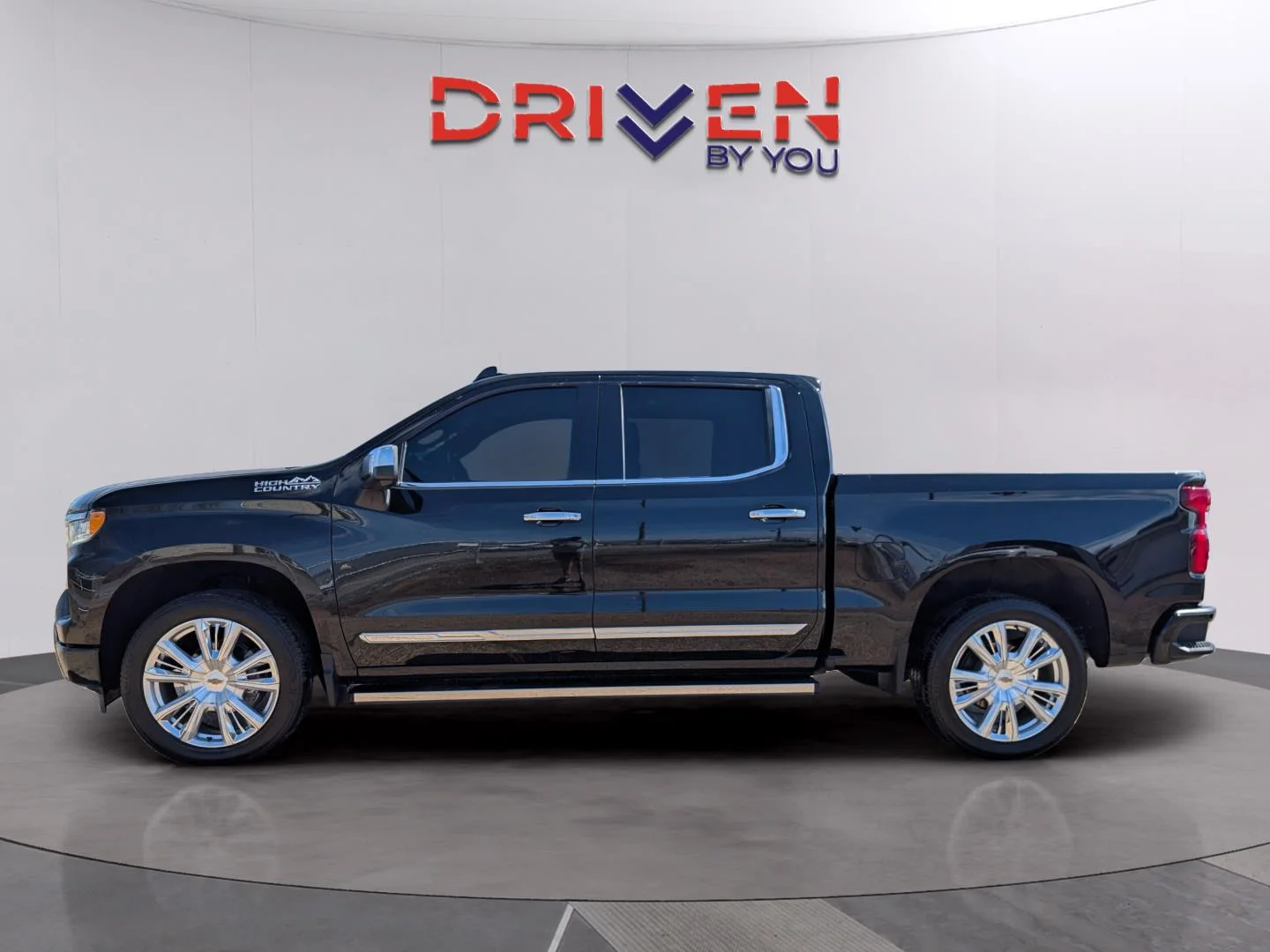 Used 2025 Black Chevrolet High Country image 2