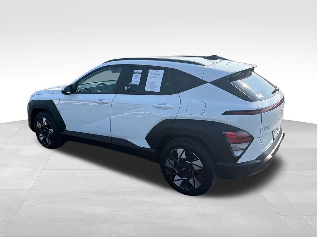 Used 2025 White Hyundai SEL image 3
