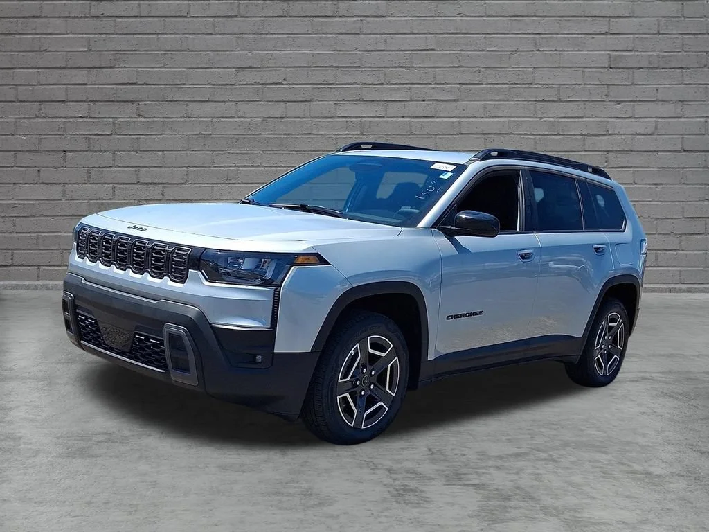 New 2026 Silver Zynith Clearcoat Jeep Laredo image 4
