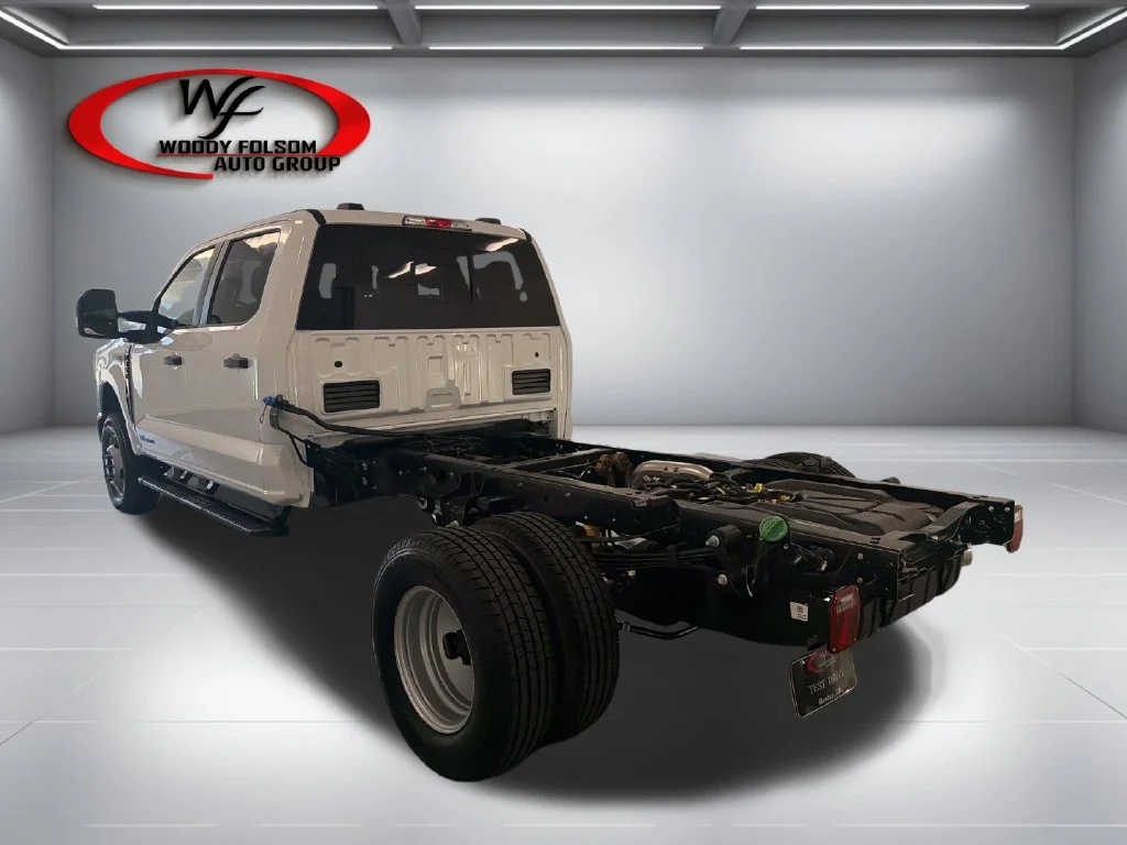 New 2027 Oxford White Ford F-350® XL image 8