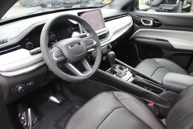 Used 2023 Silver Jeep Limited image 3