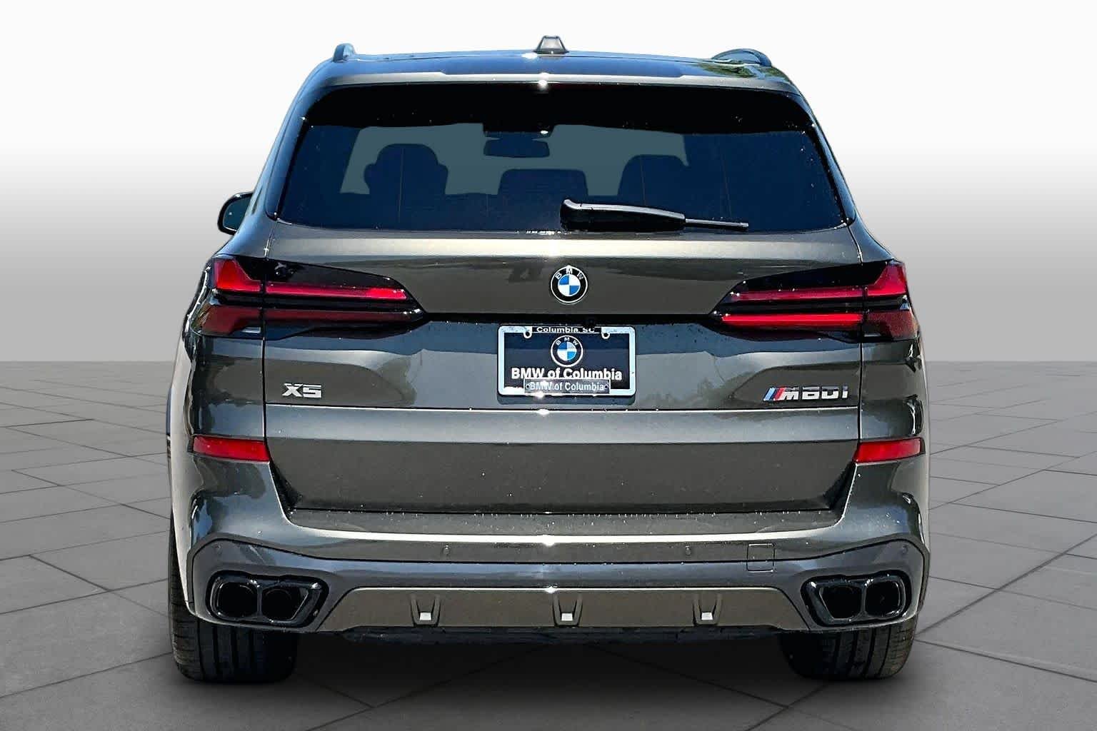 New 2026 Manhattan Green Metallic BMW M60i image 4