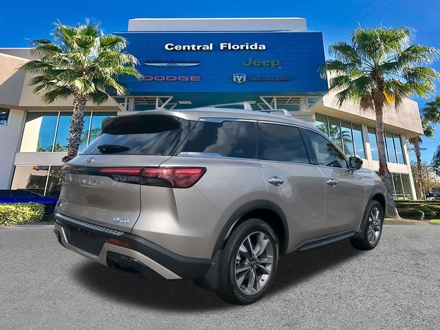 Used 2025 Silver INFINITI LUXE image 5