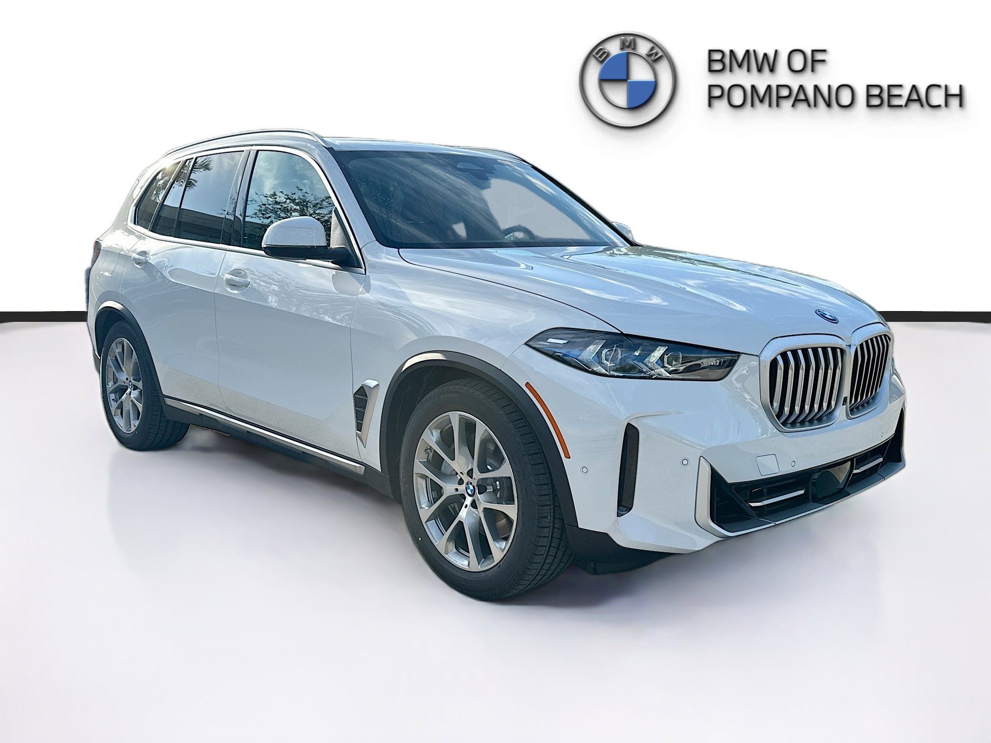 2026 BMW X5 xDrive50e's photo