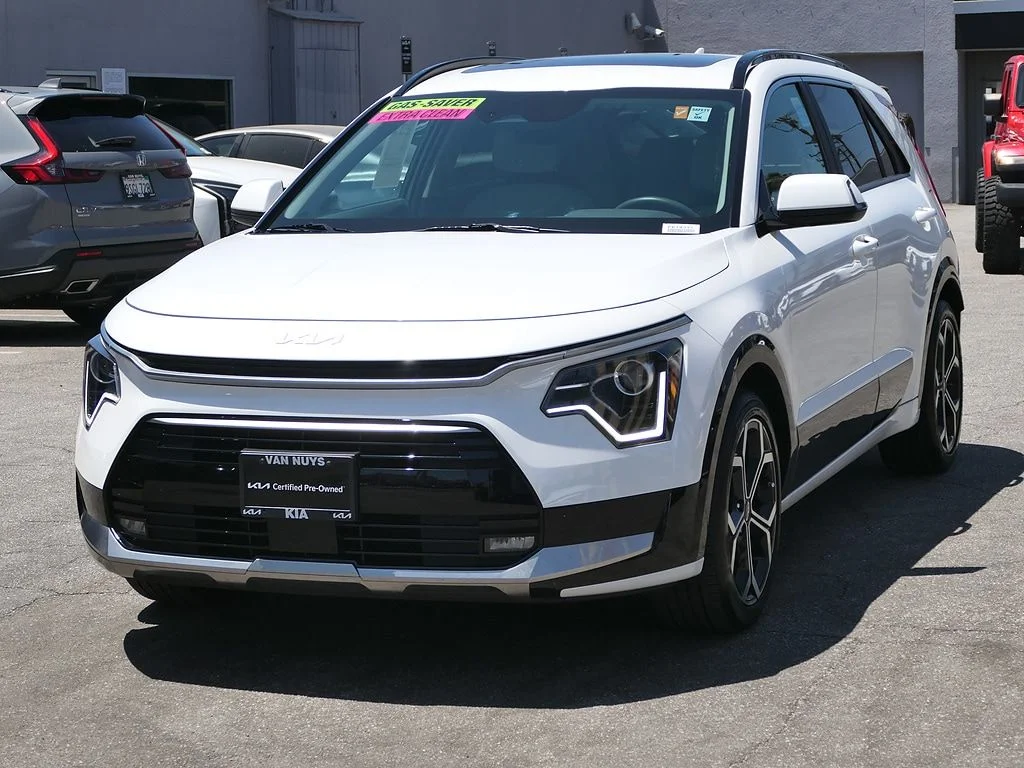 Used 2024 White Kia EX Touring image 7