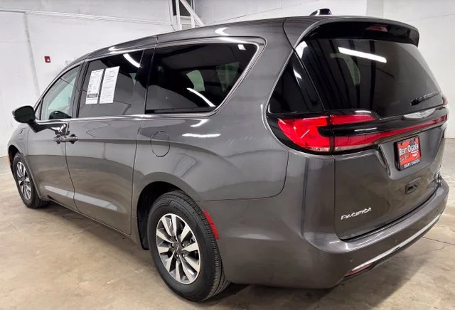 Used 2023 Gray Chrysler Touring L image 4