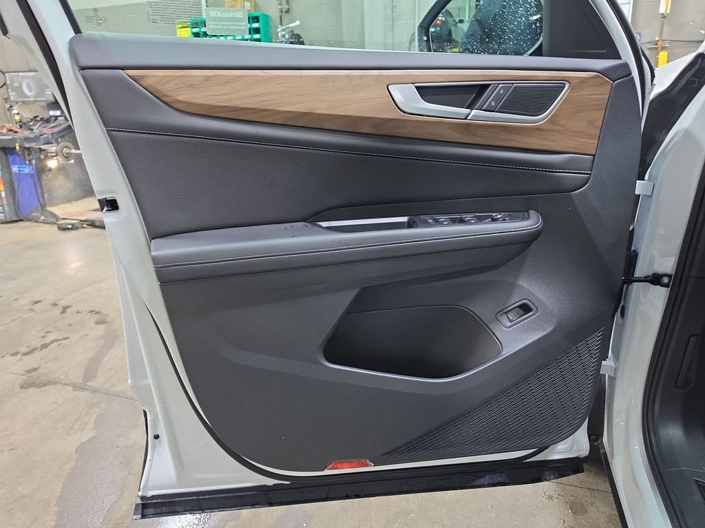 New 2026 White/off-white Volkswagen 2.0T SE w/Technology image 13