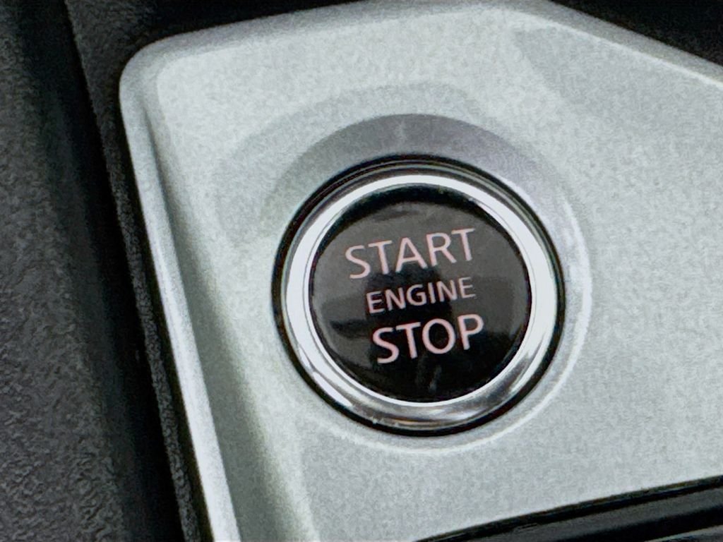 Used 2025 Glacier White Nissan 2.5 SV image 19