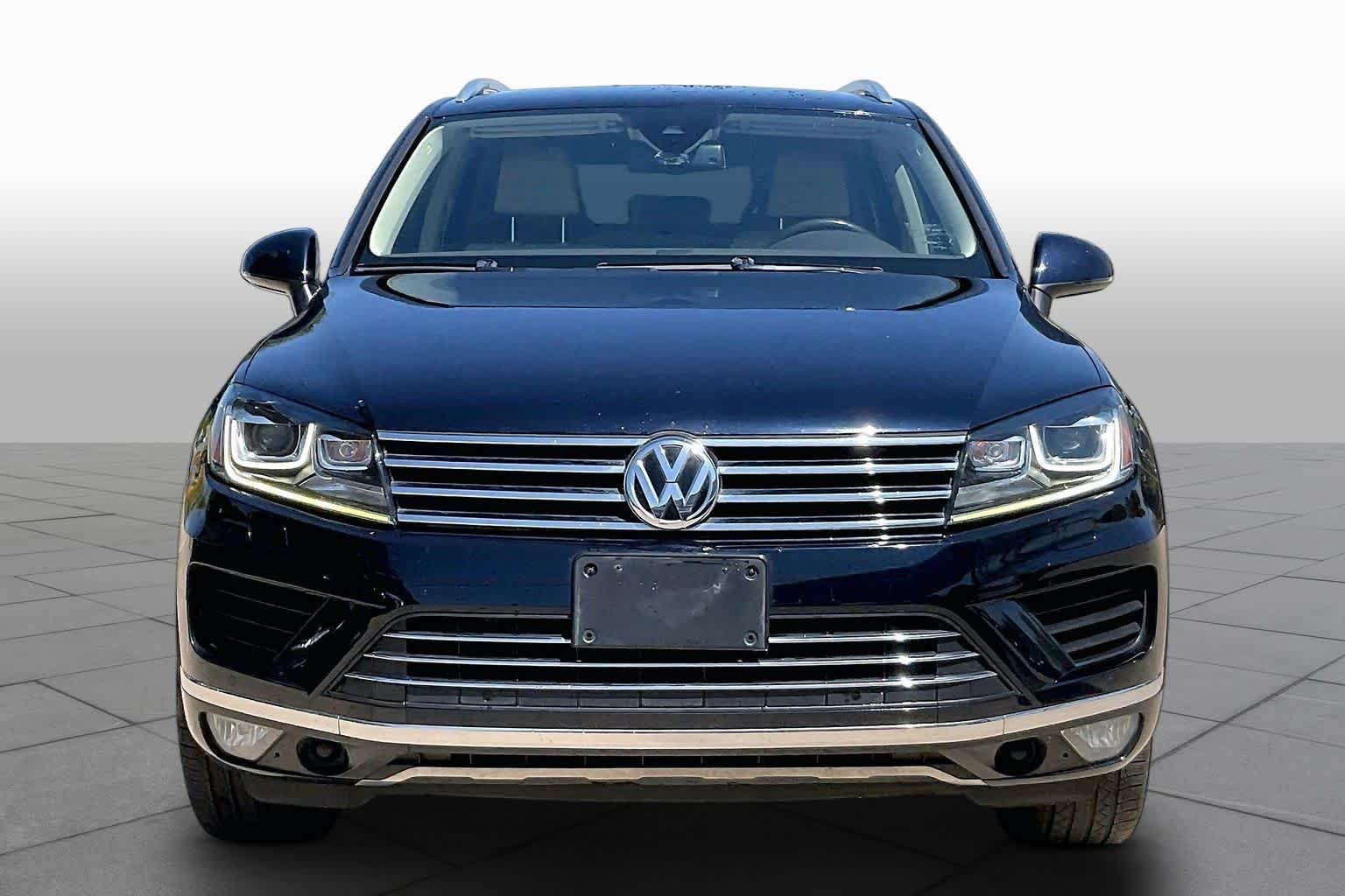 Pre-Owned 2016 Volkswagen Touareg Sport W/Technology