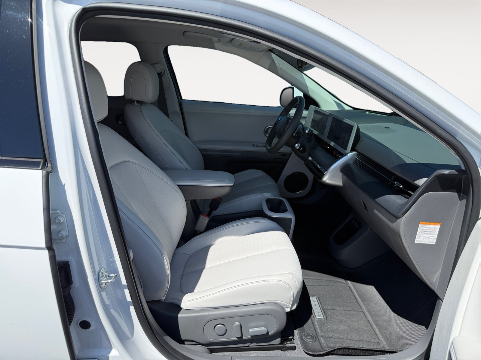 Used 2023 White Hyundai Limited image 19