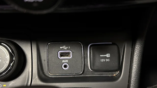 Used 2023 Diamond Black Jeep Altitude image 36