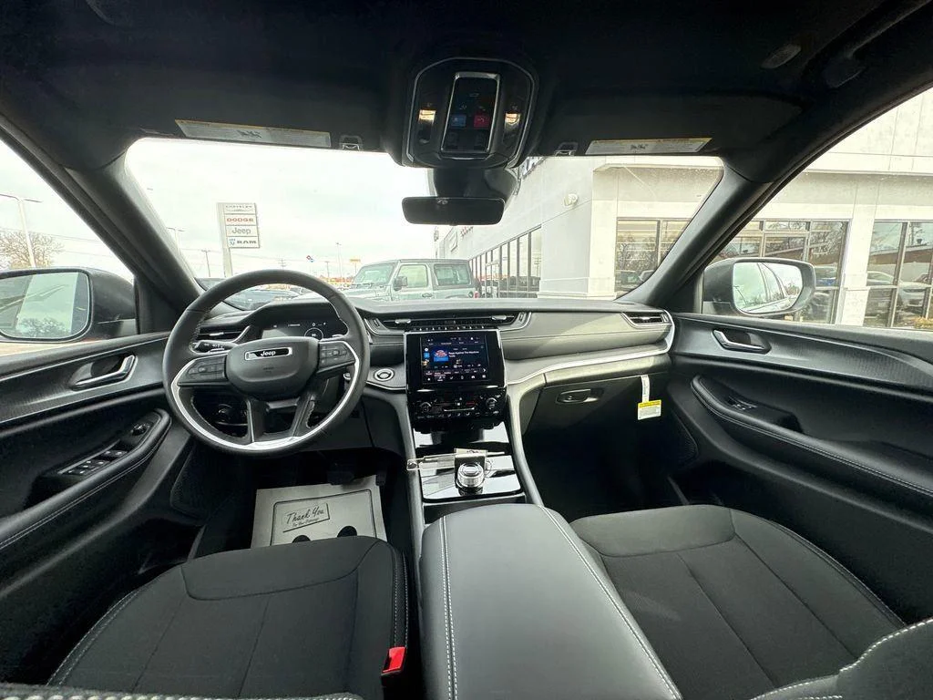 New 2026 Diamond Black Crystal Pearlcoat Jeep Laredo X image 12