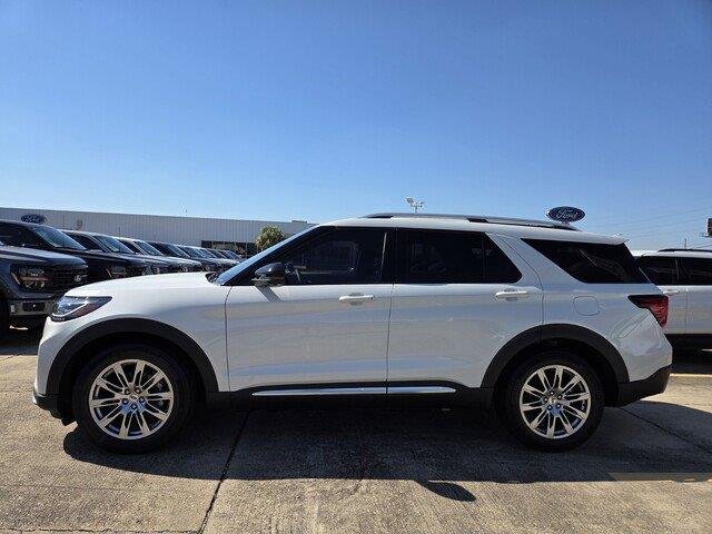 New 2026 Star White Metallic Tri-Coat Ford Platinum™ image 2