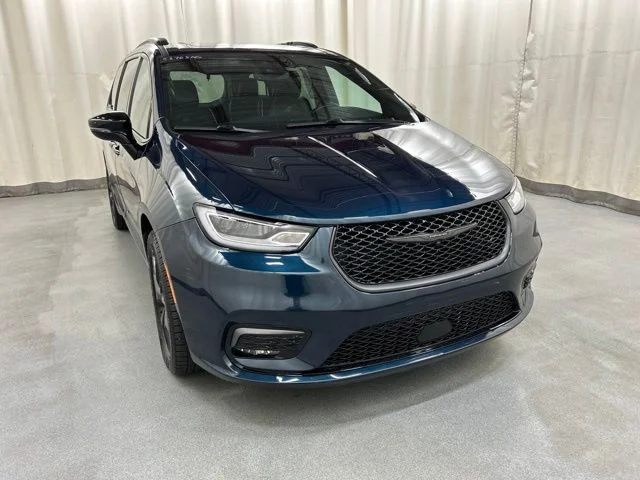 2023 Chrysler Pacifica Limited AWD's photo