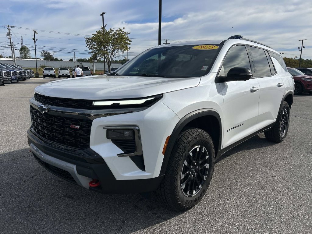 Certified Used 2025 Pearl Chevrolet Z71 image 8