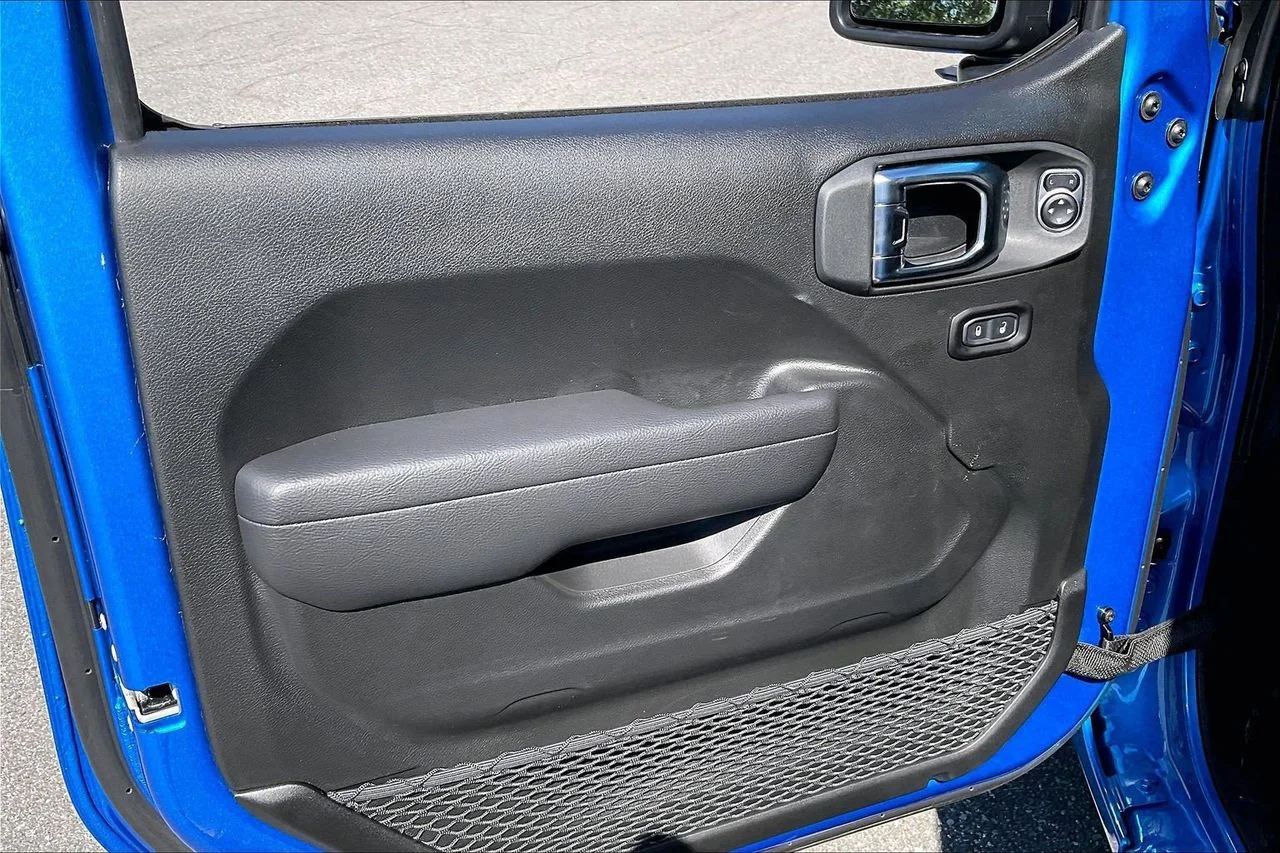 New 2026 Hydro Blue Pearl-Coat Exterior Paint Jeep Sport S image 24