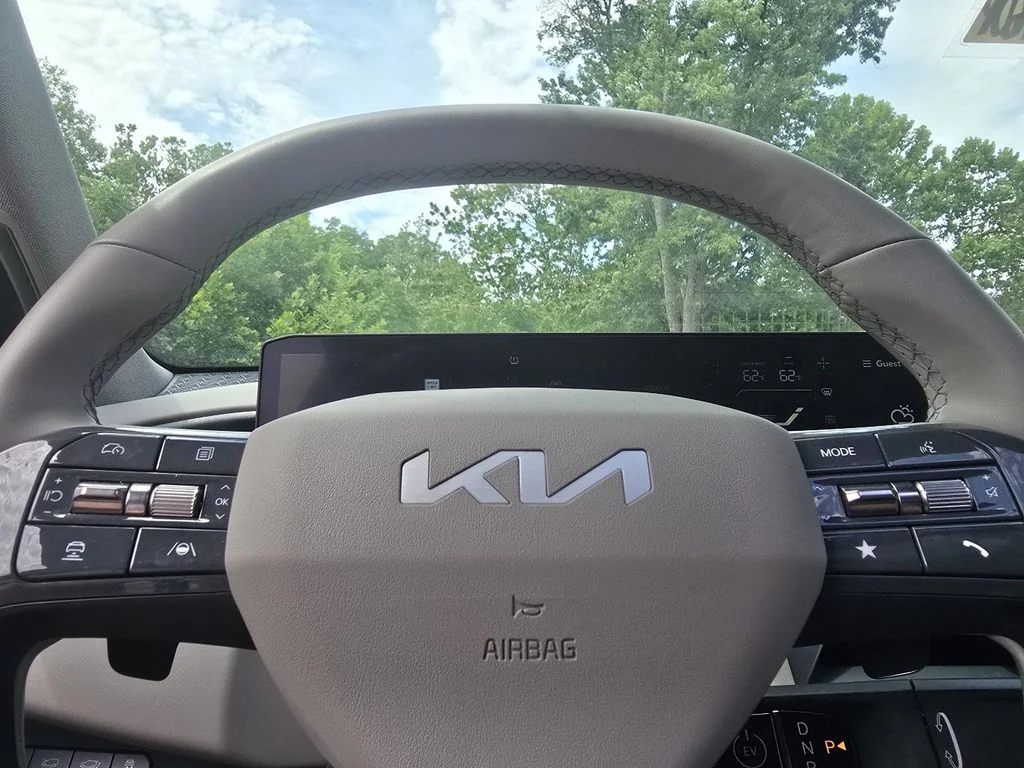 Used 2024 Green Kia Wind image 28