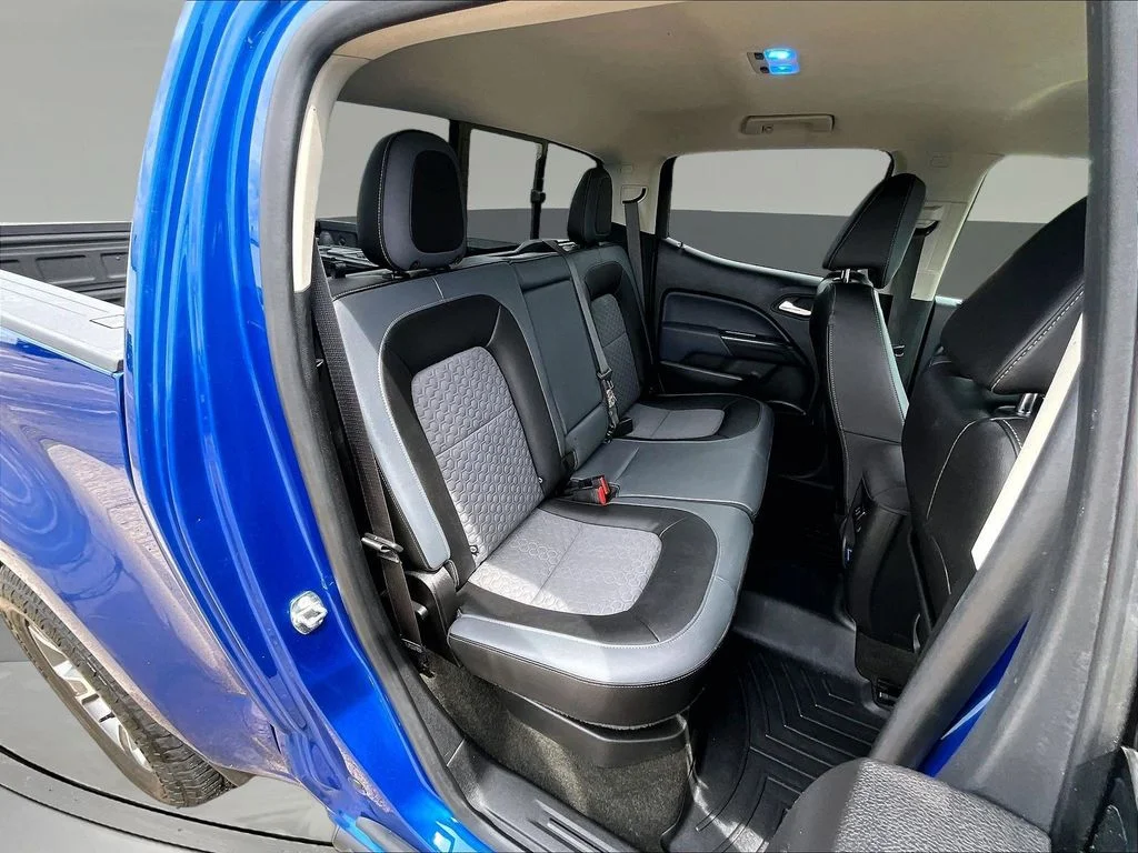 Used 2018 Blue Chevrolet Z71 image 27