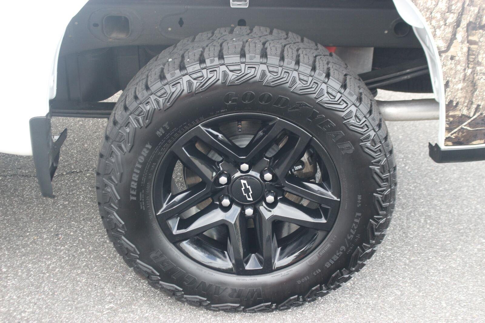 Used 2024 Summit White Chevrolet Custom Trail Boss image 38