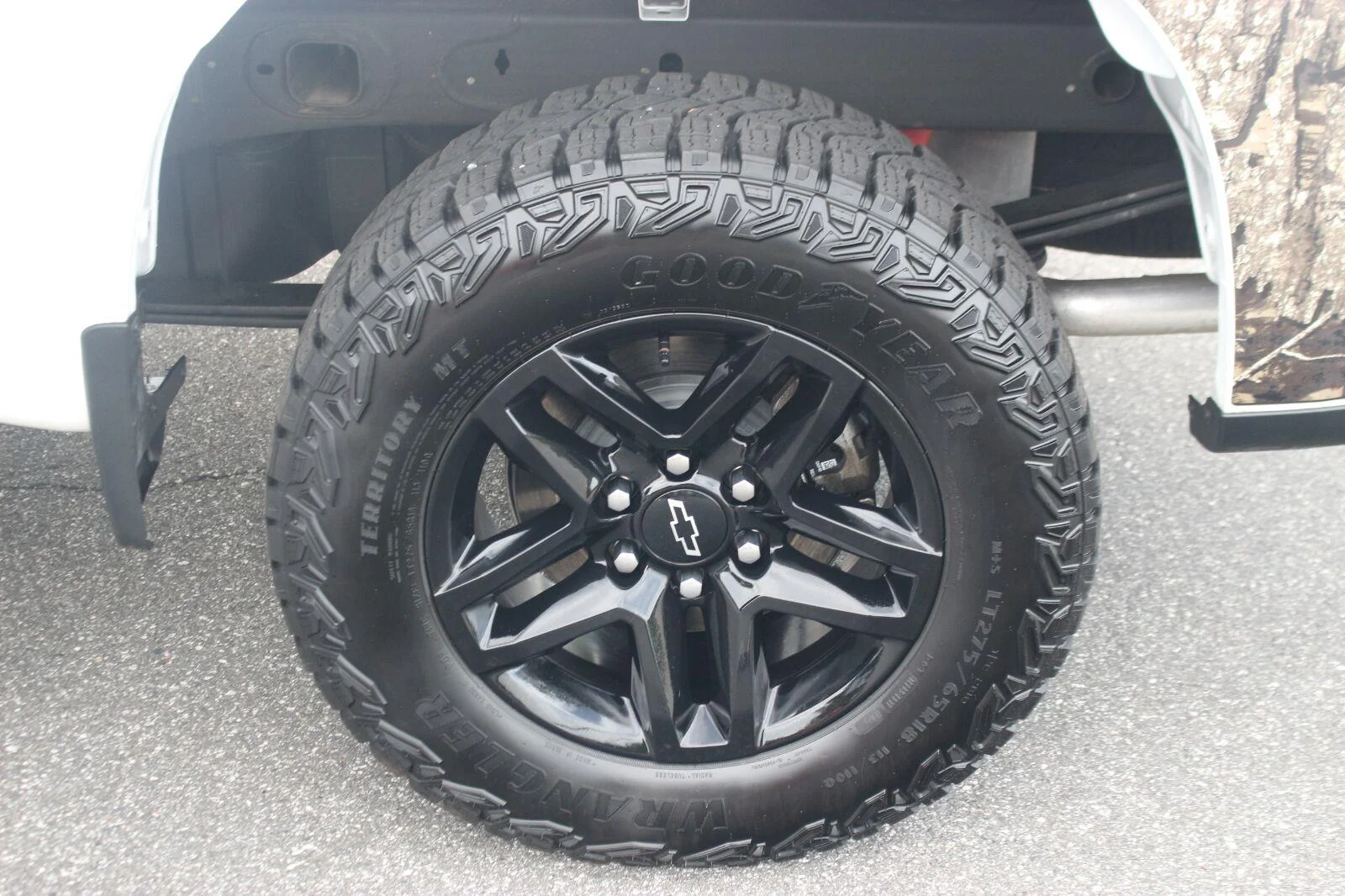 Used 2024 Summit White Chevrolet Custom Trail Boss image 38