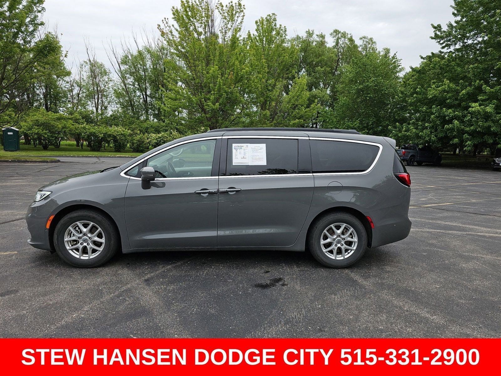 2022 Chrysler Pacifica Touring L's photo