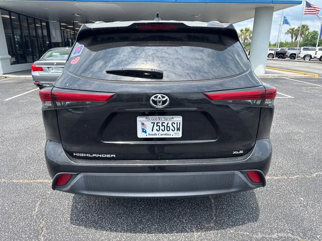 Used 2022 Black Toyota XLE image 4