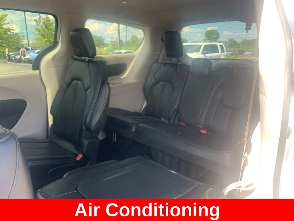 Used 2024 White Chrysler Touring L image 11