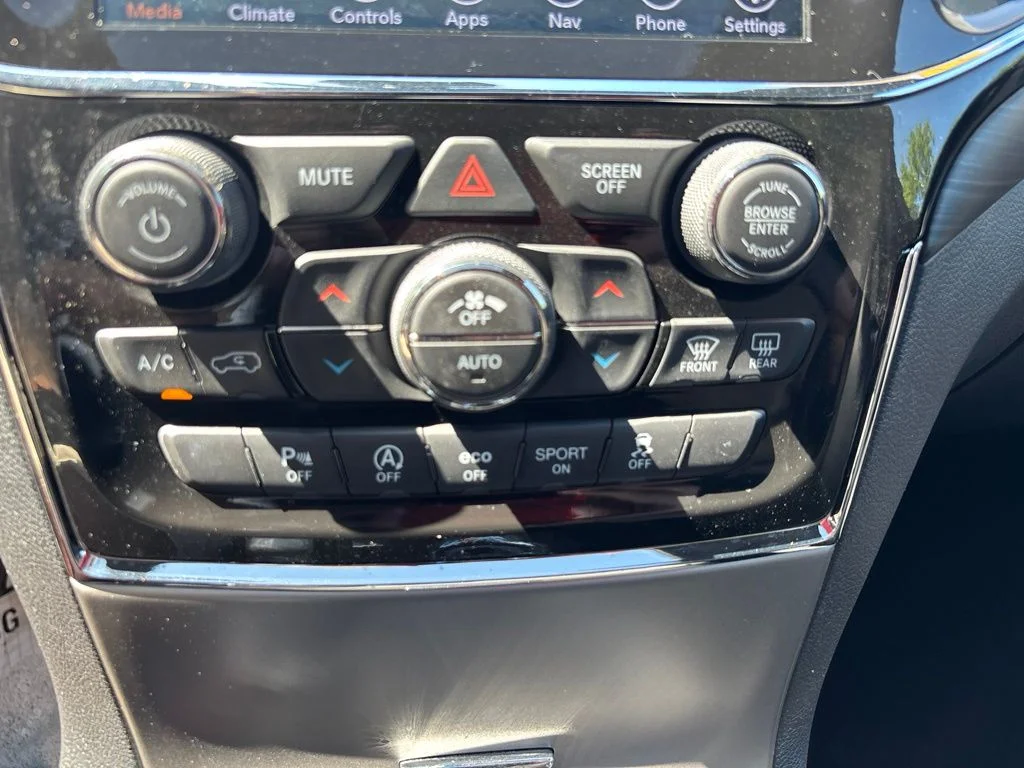 Used 2021 White Jeep Laredo X image 29