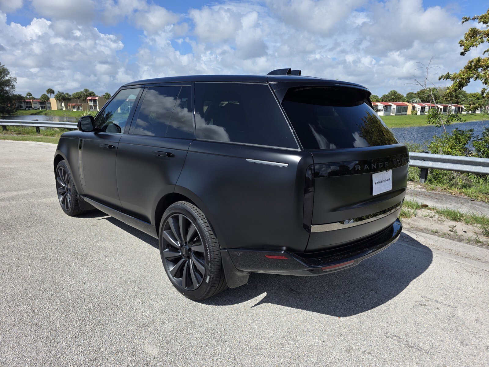 New 2026 Obsidian Black Satin LAND ROVER SV Signature Suite image 2