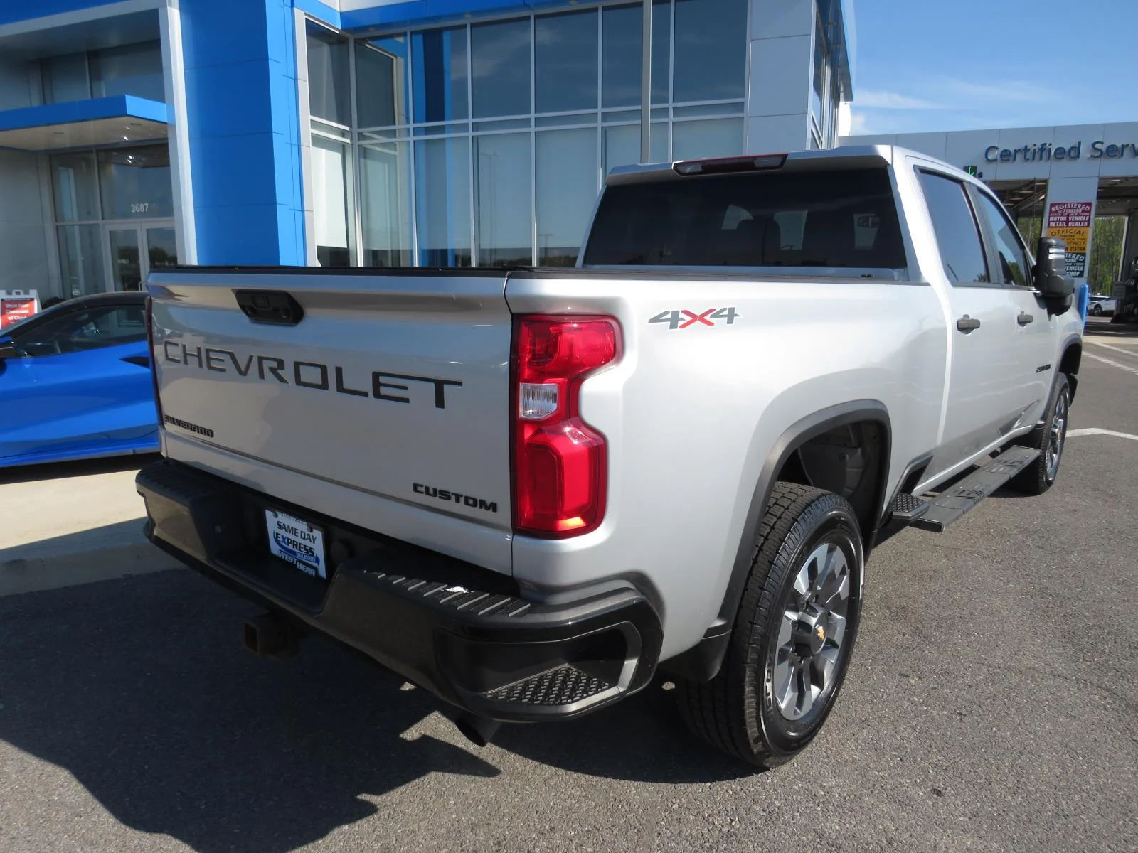 Used 2021 Silver Ice Metallic Chevrolet Custom image 8