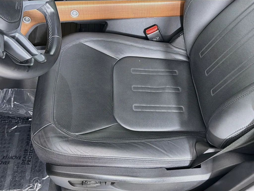 Certified Used 2023 Black Land Rover X image 20