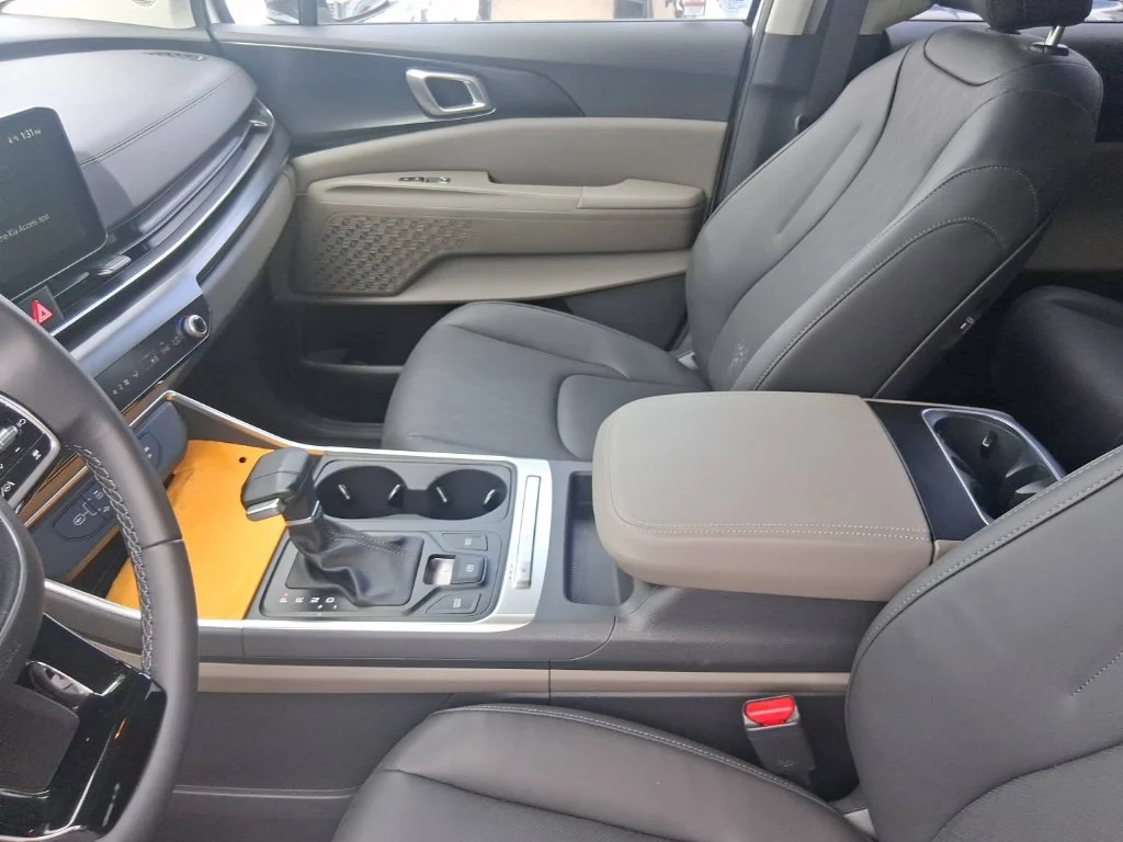 Used 2026 White Kia LXS image 12